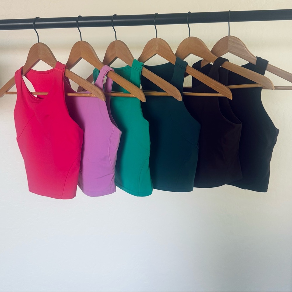 EUC- barely worn- lot of 6- Lululemon tanks Sz 0